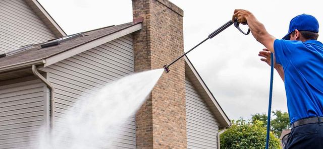 House and siding washing